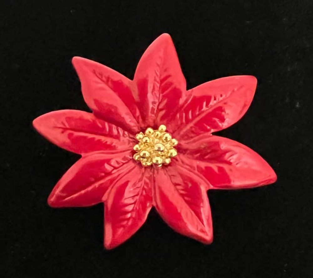 VTG Pin Poinsettia Flower Christmas Holiday Red Petals Gold Tone Metal Center